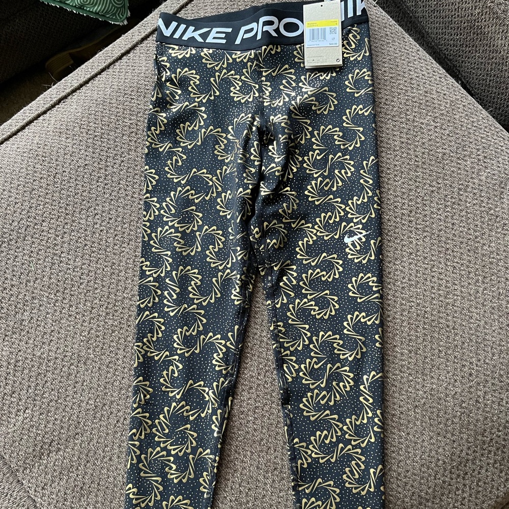 NWT! Women’s Nike Pro Leggings